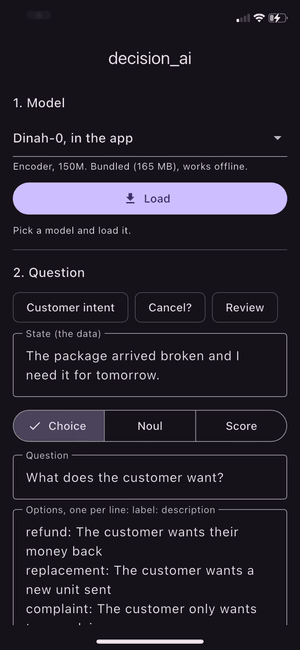 O app de exemplo da decision_ai num iPhone XR, com a Dinah-0 e o SmolLM2 respondendo perguntas tipadas no próprio aparelho